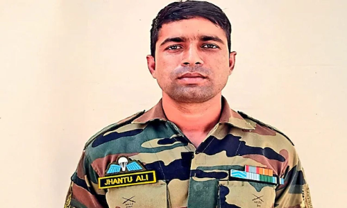 Tributes paid to paratrooper killed in gunfight with terrorists in J-Ks Udhampur