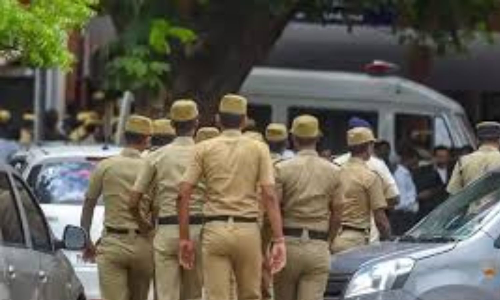 2.2 kg gold jewellery theft: Search on for shop staff