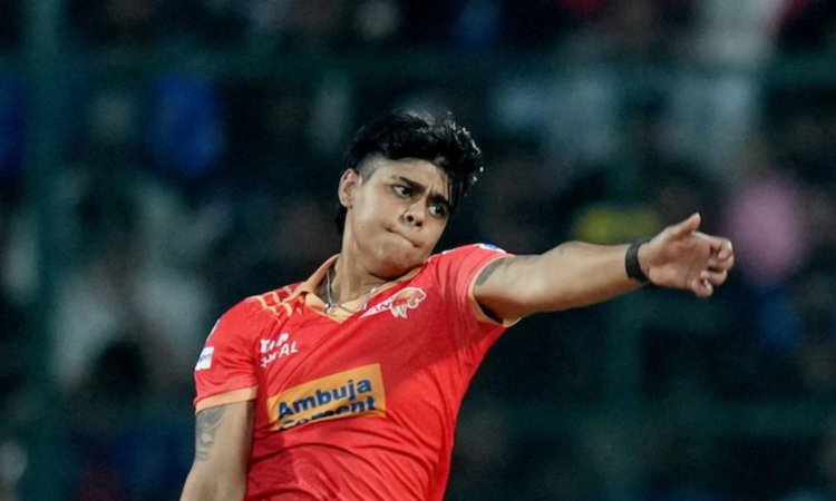 Womens tri-series: All eyes on rookie seamer Kashvee Gautam as India take on SL Womens tri-series: All eyes on rookie seamer Kashvee Gautam as India take on SL