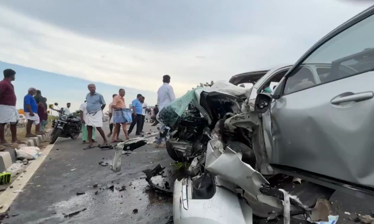 6 killed in accident after car rams into vehicle in Tirunelveli