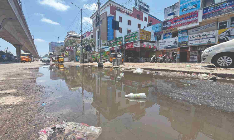 Overflowing sewage wreak havoc on Koyambedu Market East Road