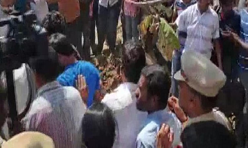 Upper caste encroachers stop Dalit mans last rites on govt land in MP; both sides clash