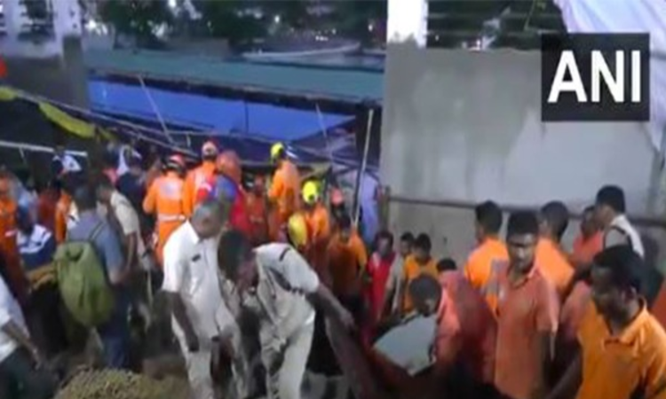7 killed in temple wall collapse in Andhra, CM announces Rs 25 lakh ex gratia to kin of deceased
