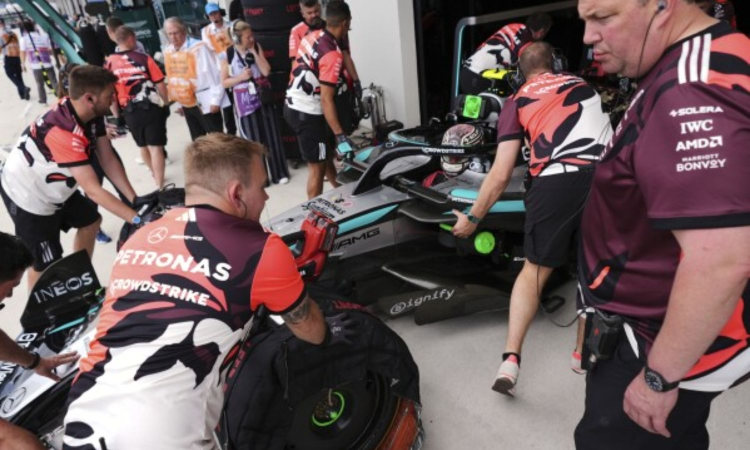 Antonelli becomes youngest pole winner in F1 history by taking top stop for Miami sprint race Antonelli becomes youngest pole winner in F1 history by taking top stop for Miami sprint race