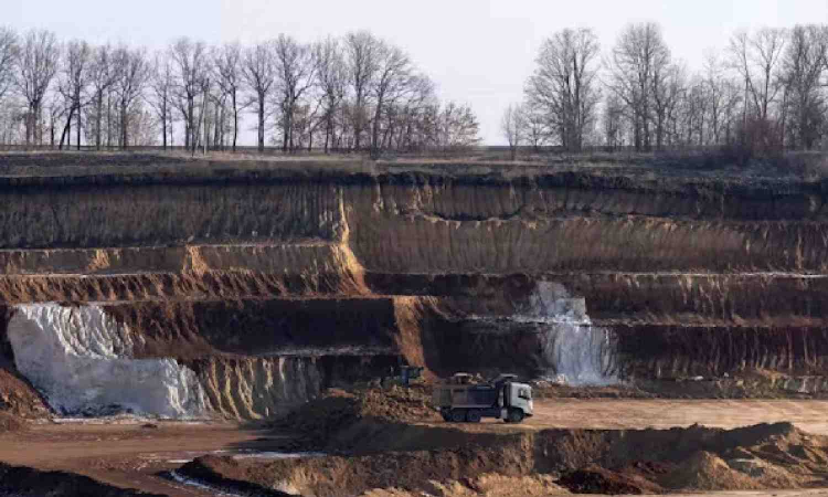 Shifting sands: Minerals deal pays off for Kyiv
