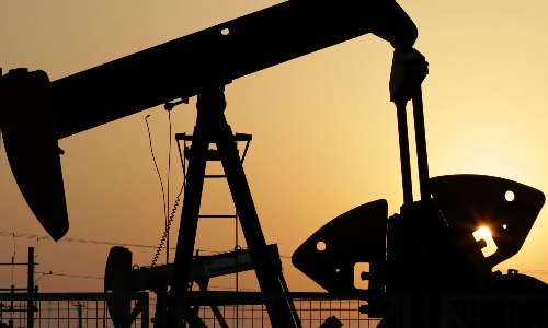 Oil prices fall, world share prices mixed in thin holiday trading