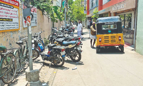 Chennai Citizen Connect: Clear illegally parked vehicles from Venkateshwara Lane, urge residents