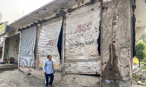 Border residents in Kashmir spend sleepless night as guns roar from across LoC after Op Sindoor Border residents in Kashmir spend sleepless night as guns roar from across LoC after Op Sindoor