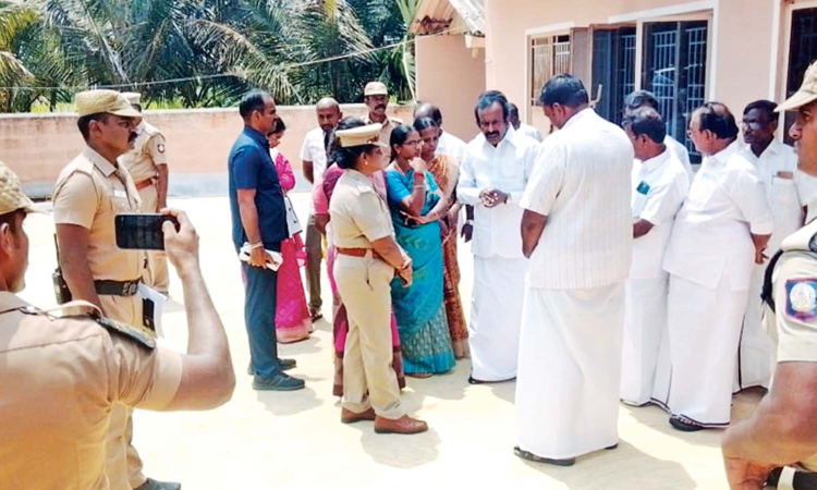 Kin of murdered Erode couple receive Rs 5 Lakh solatium