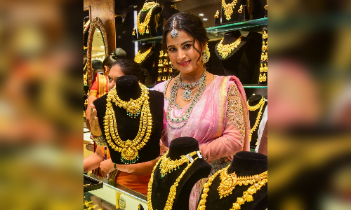 Gold  price in Chennai drops on Nov 27, 2025; check how much it costs today