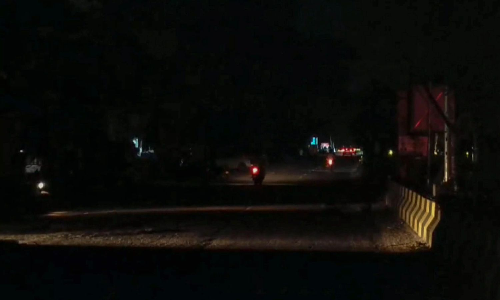 People spend anxious night amid blackout in several Punjab districts