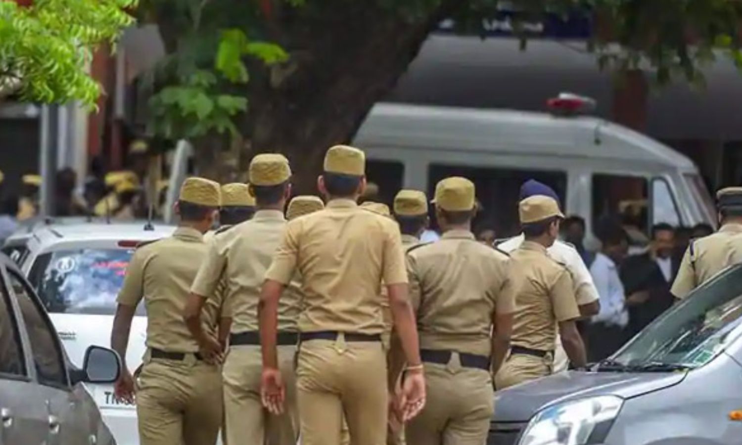 TN cops mobbed in Kolkata while arresting rape accused