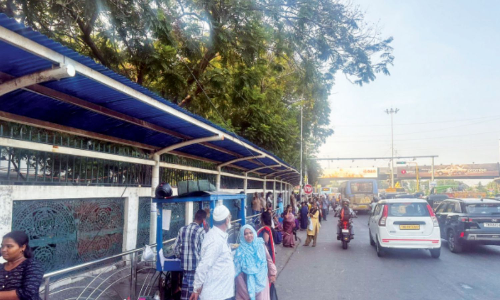 Chennai Citizen Connect: Commuters flag adverse conditions of bus stop on Wallajah Road Chennai Citizen Connect: Commuters flag adverse conditions of bus stop on Wallajah Road