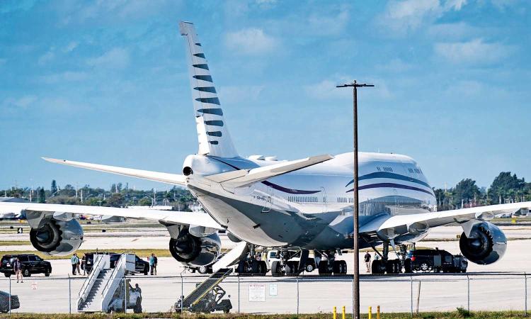 Emoluments debate: Qatars plane for Trump fuels ethical concerns