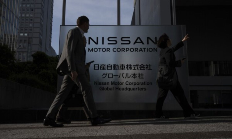 Japans economy shrinks as Trumps trade war hits exports, shakes confidence