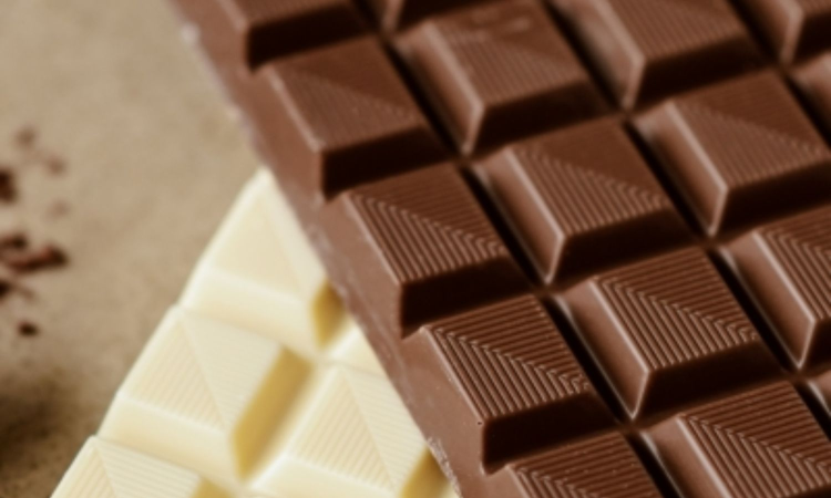 High blood pressure? Dark chocolate, tea may help, says study