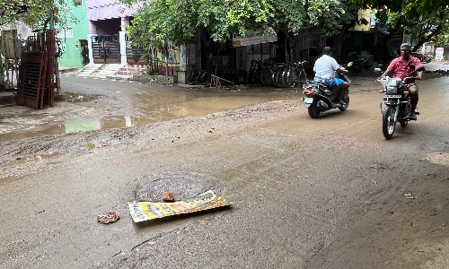 Chennai Citizen Connect: Manhole covered by polycarbonate board panics Venkatesan Salai users