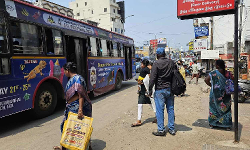 Chennai Citizen Connect: Commuters exposed to vagaries of  weather as bus stop near Ampa Mall lacks shelter