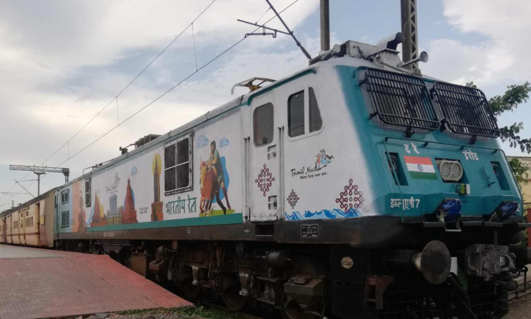 29-year-old injured while boarding train in Kovilpatti