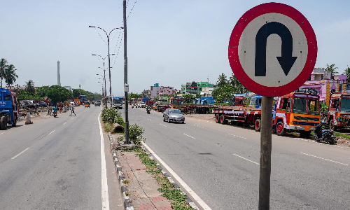 U-turns closed, Manali expressway users resort to illegal crossing