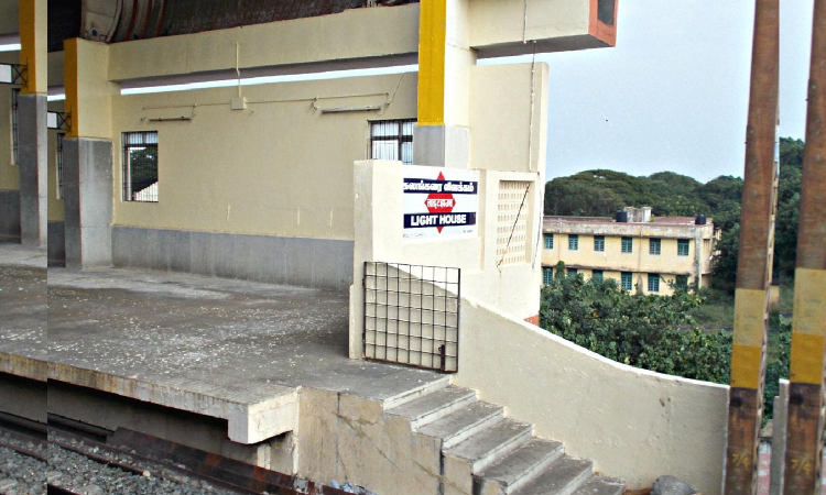 Chennai: Woman slips through MRTS tracks, rescued Chennai: Woman slips through MRTS tracks, rescued