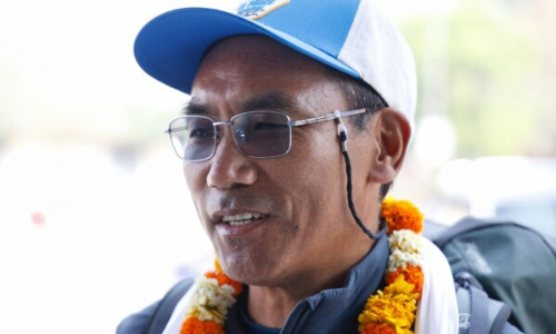 Nepalese Sherpa guide scales Mount Everest for 31st time breaking own record