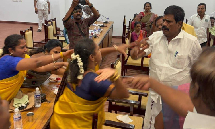 High drama at Salem council meet as DMK councillor slaps opposition leader