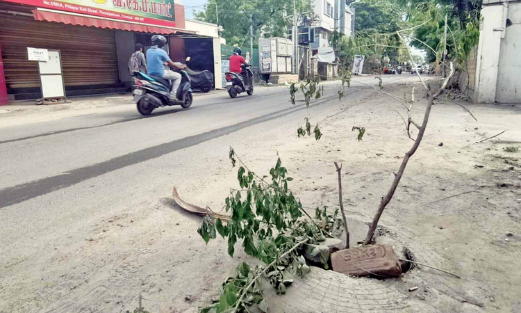 Chennai Citizen Connect: Open manhole keeps Thoraipakkam commuters on toes
