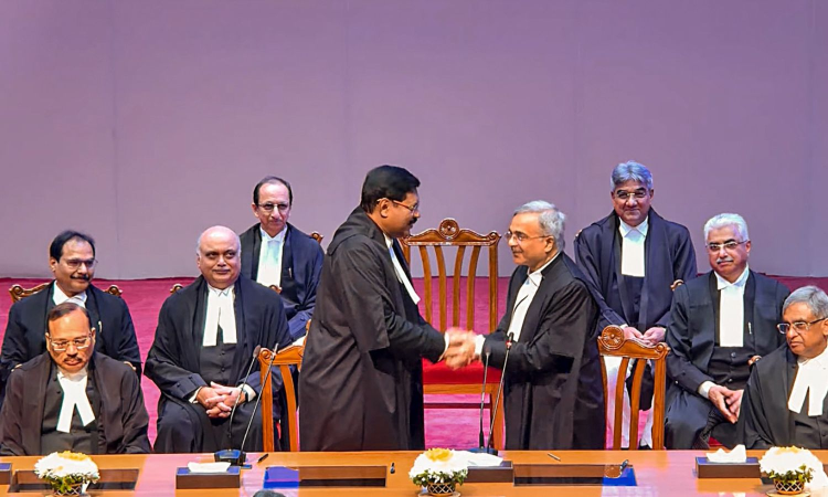 Three judges take oath, SC regains full working strength of 34 judges Three judges take oath, SC regains full working strength of 34 judges