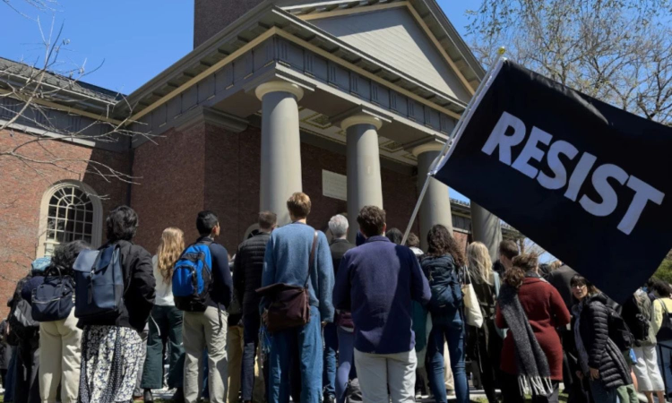 Federal officials to vet social media accounts of visa applicants heading to Harvard