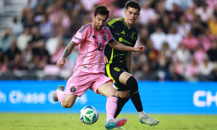 Messi scores twice as Miami beats Columbus 5-1