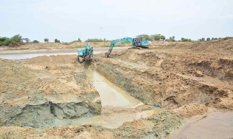 Tamil Nadu: Farmers oppose check dam at Uthama Cholapuram