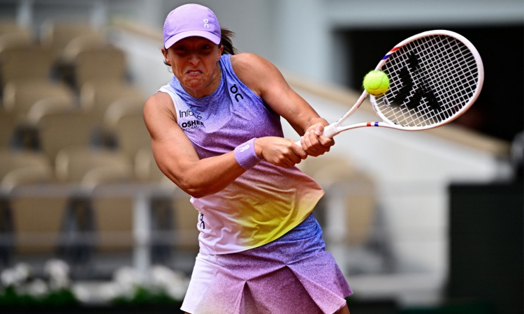 French Open: Swiatek survives scare