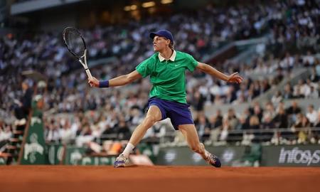 Sinner sprints into Roland Garros quarterfinals with win over Rublev