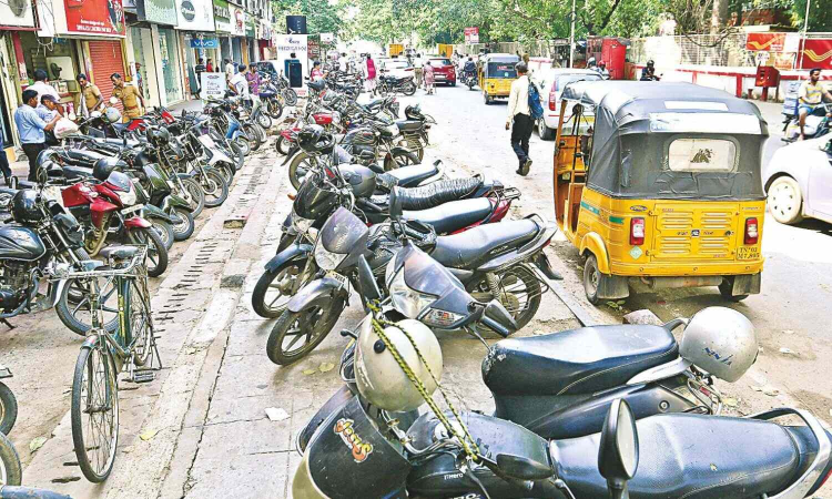 Public bus stop turns into private parking spot outside Chennai pvt hospital