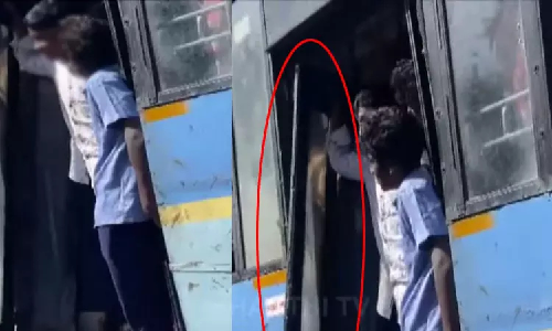 Watch | Chennai MTC bus window comes loose, passengers hold it through ride