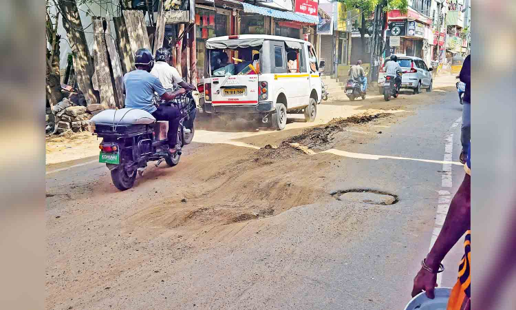 Chennai Citizen Connect: Traffic, potholes render Vada Agaram Road unusable