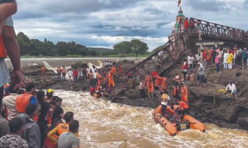 Pune bridge collapse: Four dead, 51 injured; Maha govt announces Rs 5 lakh compensation to kin of deceased Pune bridge collapse: Four dead, 51 injured; Maha govt announces Rs 5 lakh compensation to kin of deceased