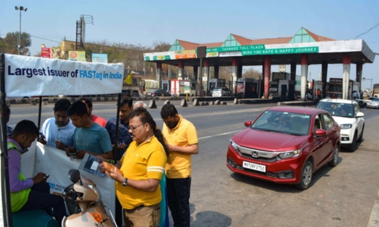 Govt to launch FASTag-based annual pass of Rs 3,000 for private vehicles from Aug 15: Gadkari