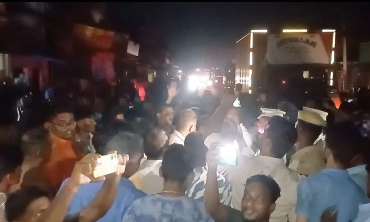 Walajabad villagers block road at midnight over power cuts; traffic hit