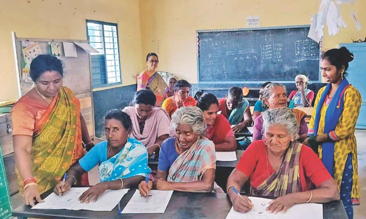 Tamil Nadu: Successful 50-year-old women share experience of pursuing adult education Tamil Nadu: Successful 50-year-old women share experience of pursuing adult education