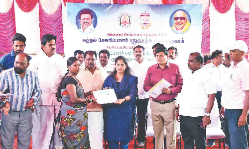 Mayor R Priya distributes identity cards to ragpickers at Perungudi dump, safety gears to cleanliness workers