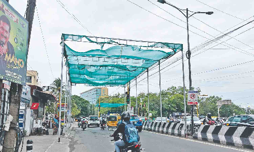Chennai: Fixed to offer shade, nets at junctions pose threat to motorists
