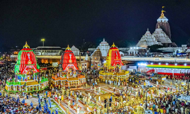 Day after stampede, thousands make beeline to have glimpse of sibling deities in Puri