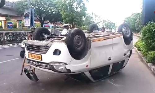 Car overturns near Taramani; one dead, others escape with minor injuries