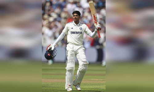 Gill falls after gutsy hundred as India reach 223 for four at lunch Gill falls after gutsy hundred as India reach 223 for four at lunch