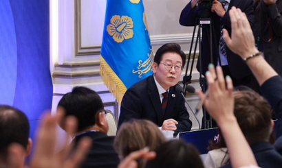 South Koreas leader says trade deal with US remains unclear ahead of Trumps deadline