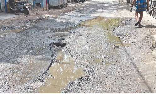 Chennai Citizen Connect: Damaged manhole, slush on Kavarai Street pose risk to motorists