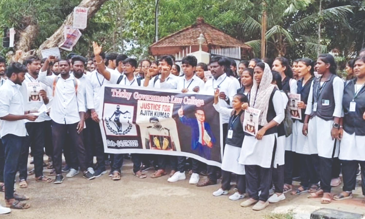 Sivaganga custodial death: Law students protest in Tiruchy