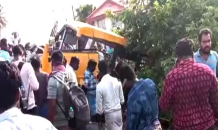 Driver insisted on allowing van to cross the gate; gate keeper proceeded to close gate: SR Driver insisted on allowing van to cross the gate; gate keeper proceeded to close gate: SR